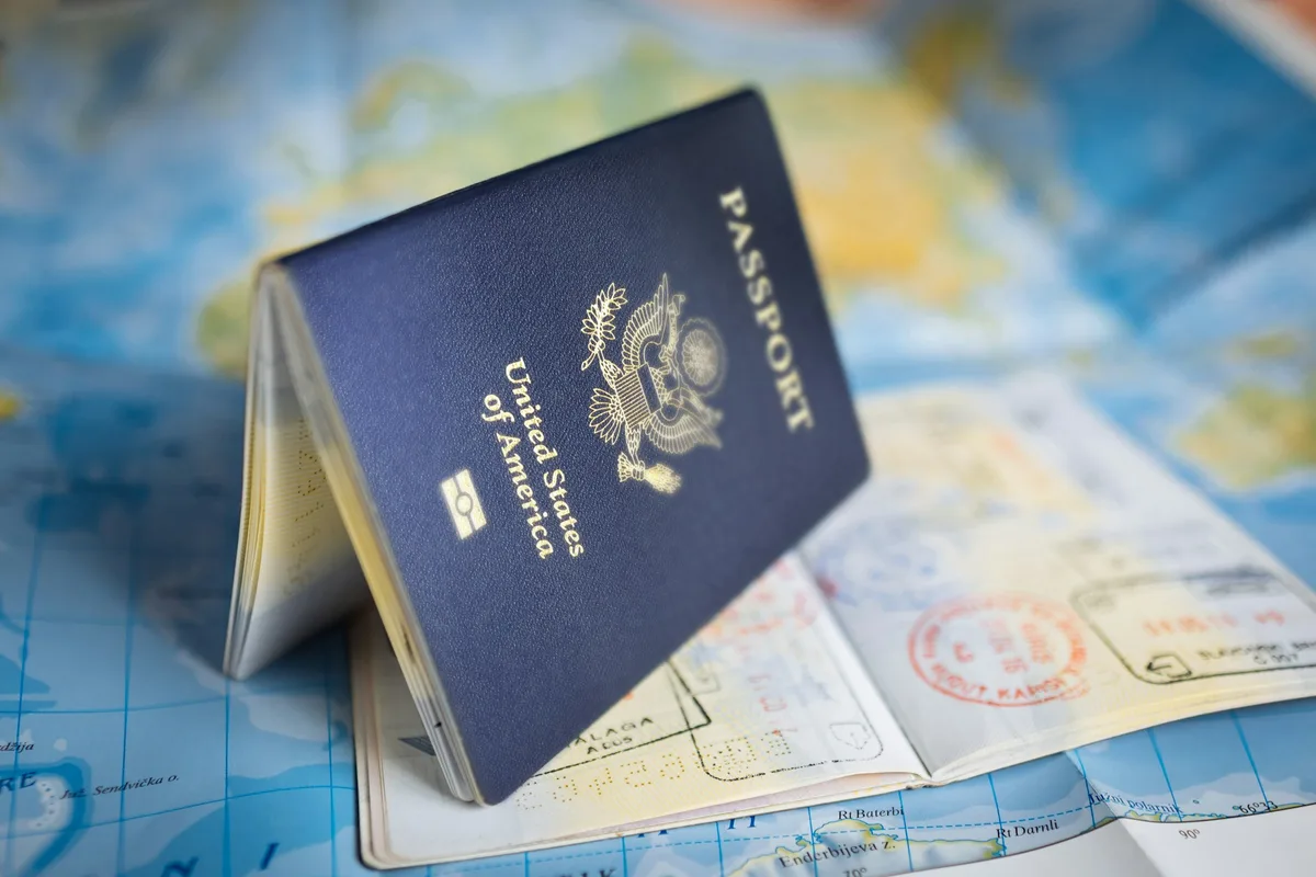 Congelamento de vistos de imigração dos EUA para brasileiros: o que muda no processo em 2026